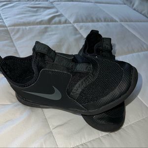 Size 12 C Nike Roshe gently used - smoke free home